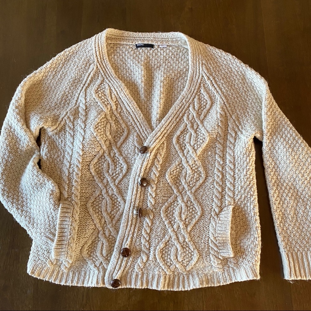 ✨BOGO50 UO BDG cable knit fisherman cardigan M